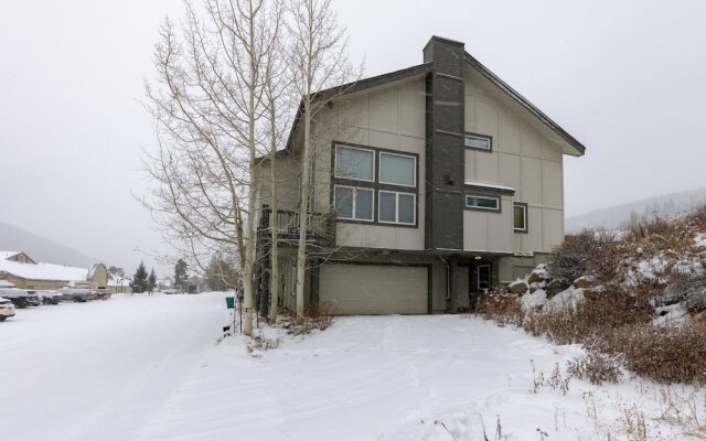 130 Meisel Drive 4 Bedroom Townhouse by RedAwning