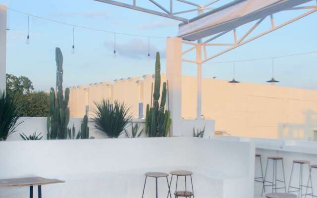 Hero Hostel & Billiards
