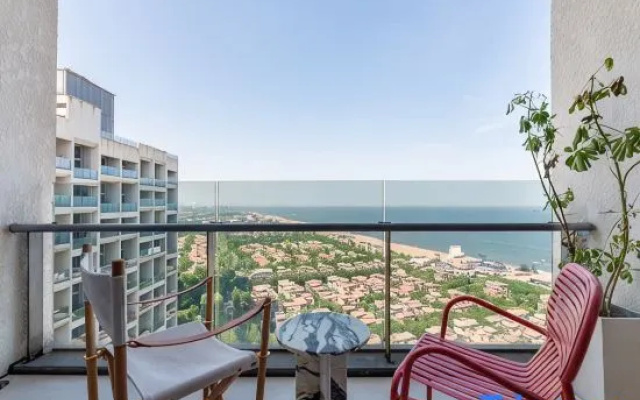 Haiyushu · Seaview IModern · City · Design Homestay (Anaya Auditorium) — 4-star hotel in Qinhuangdao