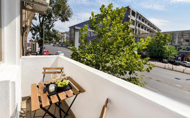 THE INDUSTRIAL. Huge Unirii Square Apartment