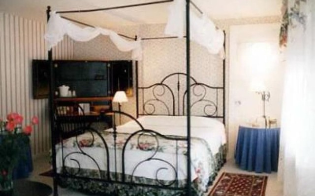 1896 House Country Inn - Barnside Inn