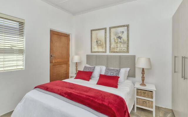 Land's Edge Struisbaai