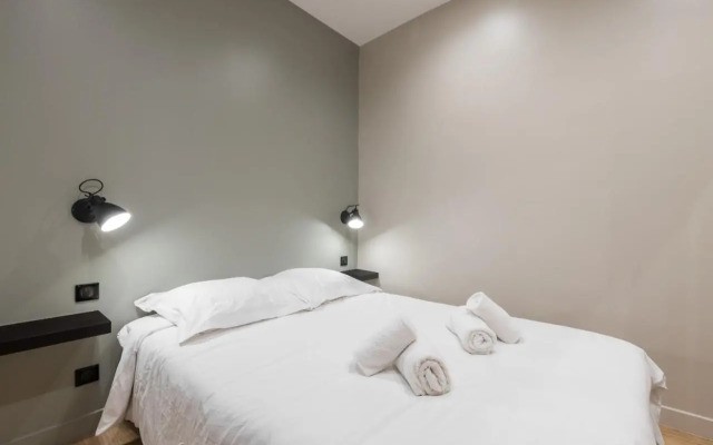 Charming 2 Bdr Old Town