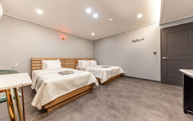 Mokpo Nine Self Check-in Hotel