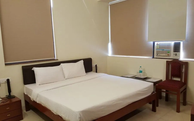 OYO 14930 Gomati Business Hotel