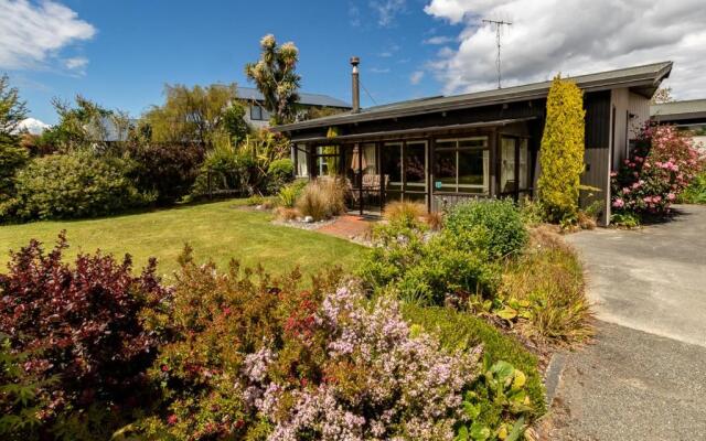 Boat Harbour House - Te Anau Holiday Home