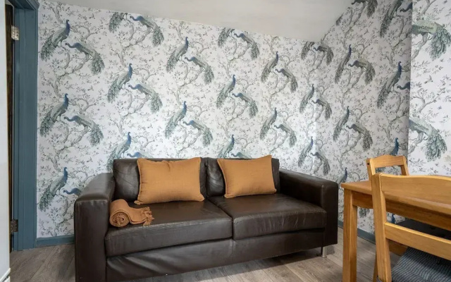 Spacious 2BR Maisonette 2 Baths Huge Lounge