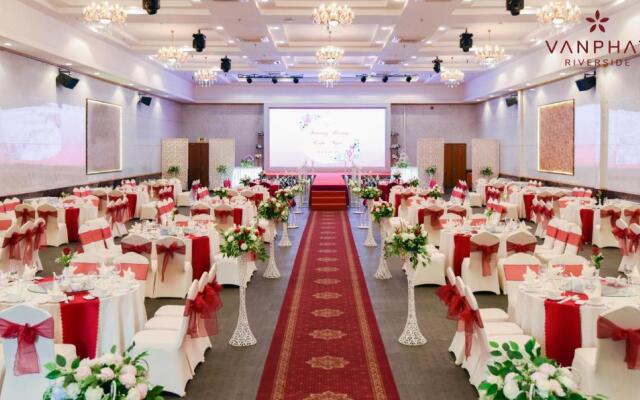 Van Phat Riverside Hotel
