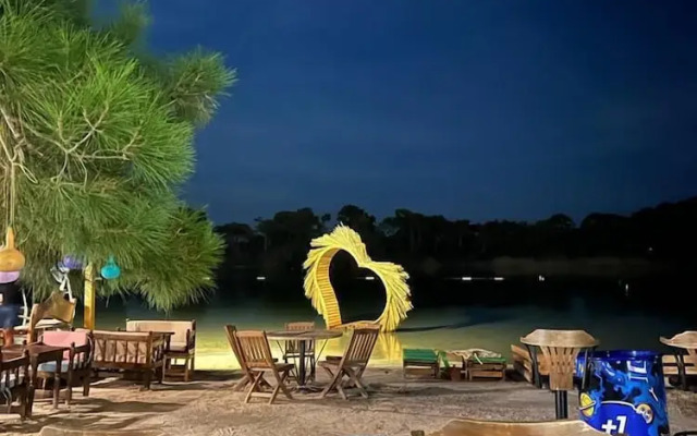 Green Pine Beach & Bungalows