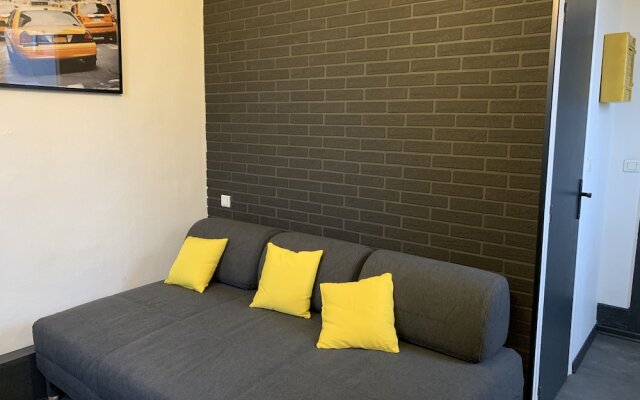 Amiens Room