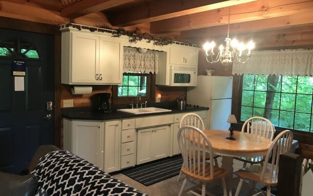 Cricket Hill Lodge & Cabins