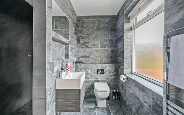 NEW Bright & Stylish 4BD Home City Centre of Leeds