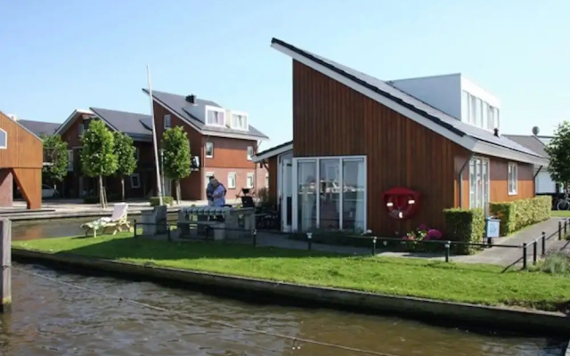 House by Uitgeestermeer With Garden