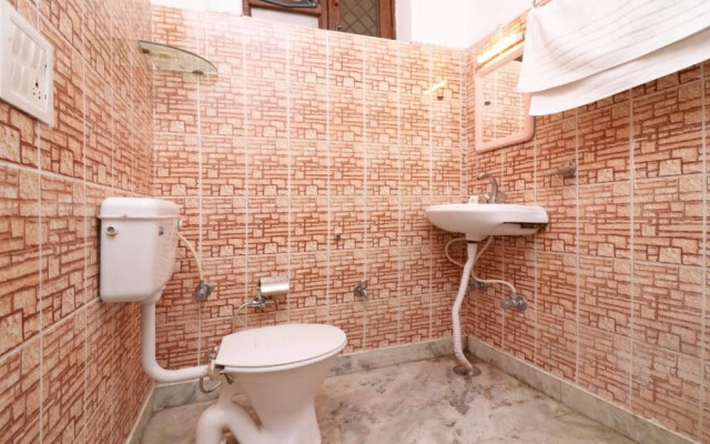 OYO 14185 Laxmi Yellow Guest House