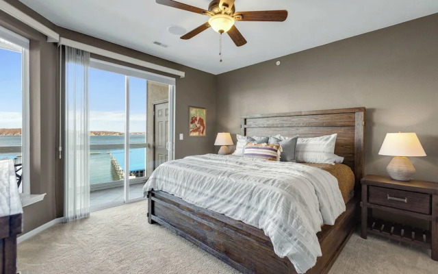 Panoramic Sunset Escape Waterfront Condo for 7!