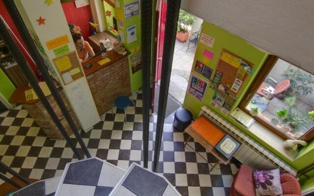 Manga Hostel