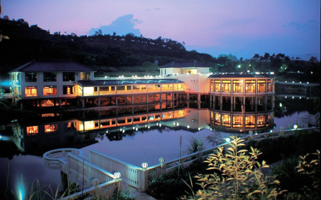 Jingming Hotspring Holiday Resort
