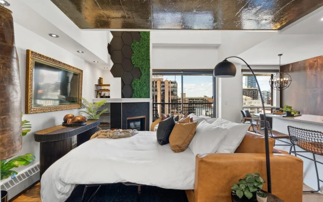 The Lost No Service Fees Penthouse Hot Tub