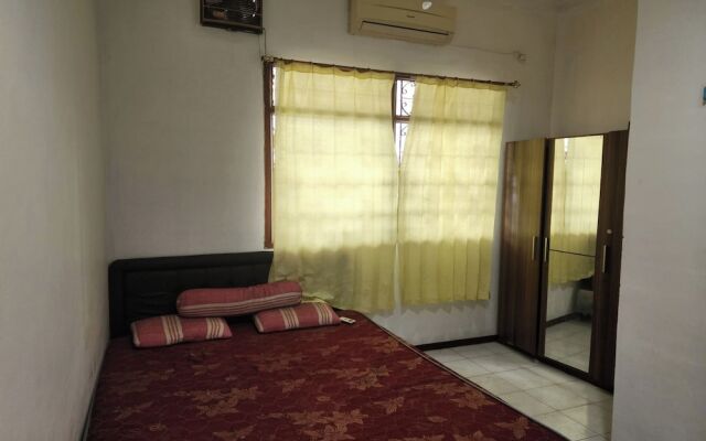 OYO Life 93979 Gubeng Homestay Syariah