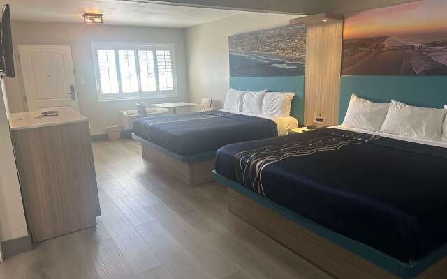 Super 8 by Wyndham Oceanside Downtown