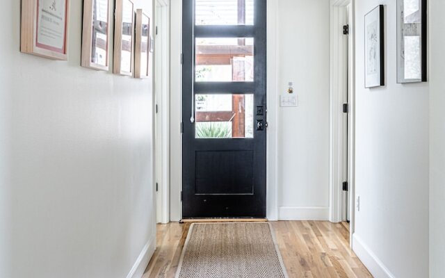 Rooftop Deck 5 Mins to Downtown