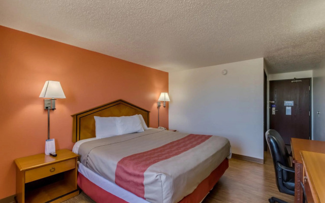 Motel 6 Albert Lea, MN