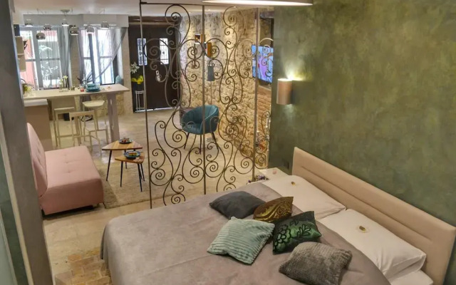 Studio Apartment Eleven