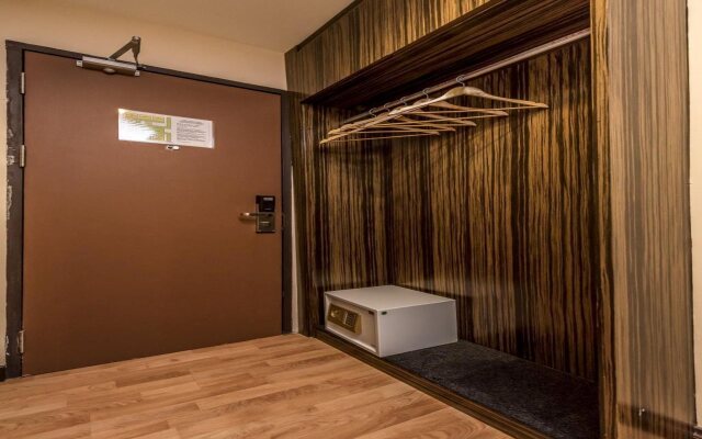 Little Gaya Hotel