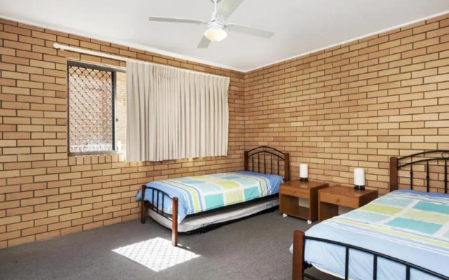 Ground floor air conditioned, fabulous waterviews overlooking Pumicestone Passage