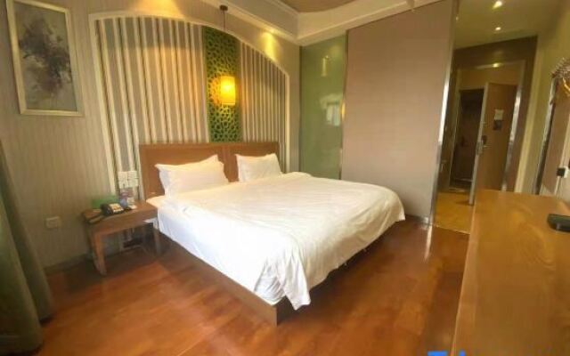 Yixuan Hotel (Zhoukou Passenger Transport Center Station)