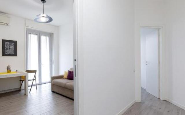 Piazza De Angeli M1 Comfortable Flat with Balcony