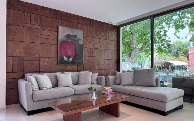 Angela Downtown Hotel