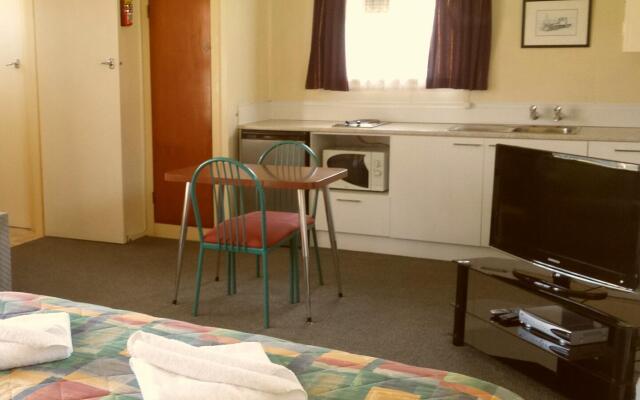 Lantern Court Motel