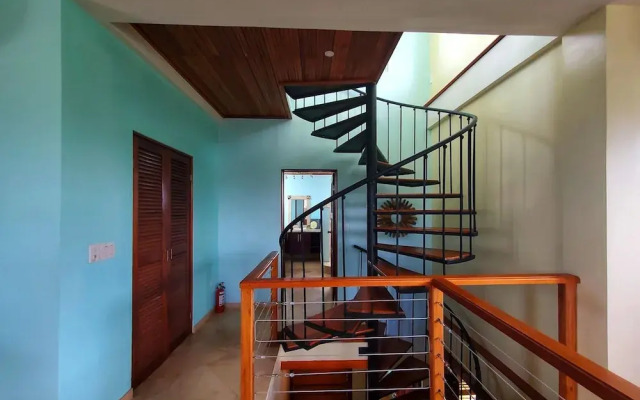 Lucky Duck Villa - Huge Beachfront Pool and Pier