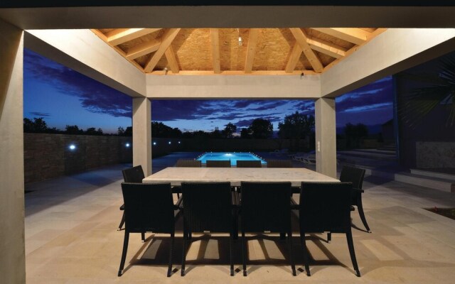Beautiful Home in Pridraga With Wifi and 5 Bedrooms