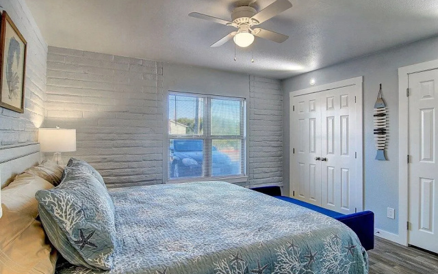 Tropical Haven 2 Bedroom Condo by Redawning