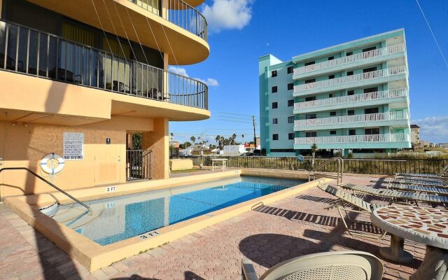 Trillium 4C Beach Front With Private Balcony/updated/pool!