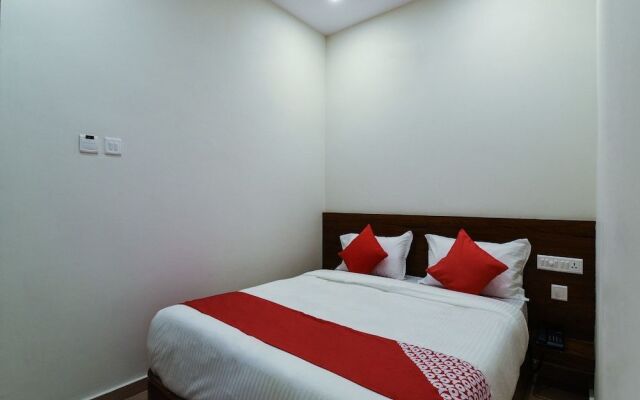 Oyo 12681 Blue Moon Inn