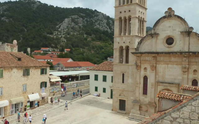 Takoma Hvar