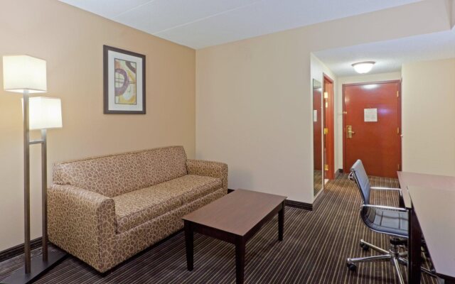 Holiday Inn Express Suites Charleston, An Ihg Hotel