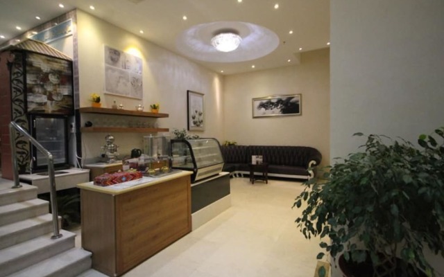 Bhanis Hotel
