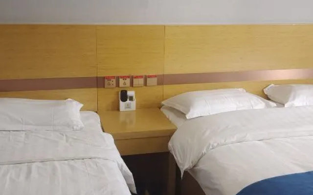 Huayi Hotel (Beijing Tongzhou District Ciqu North Subway Station)