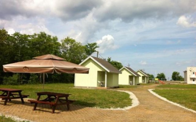 Valaste Guest House and Camping