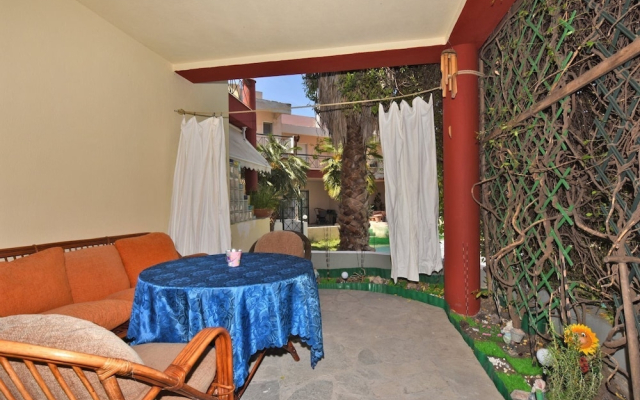 Demi Maisonette