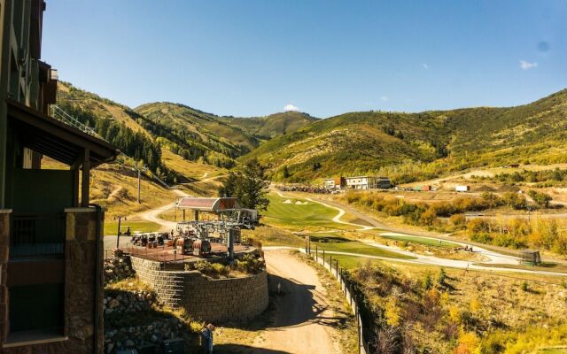 Deluxe condo in newly remodeled Grand Summit Hotel by RedAwning - Save 20% on 7+ Nights!