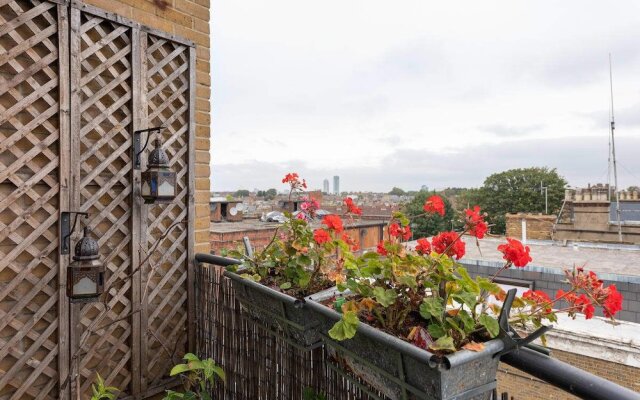 Amazing 2 Bed Apt W/balcony nr Stoke Newington