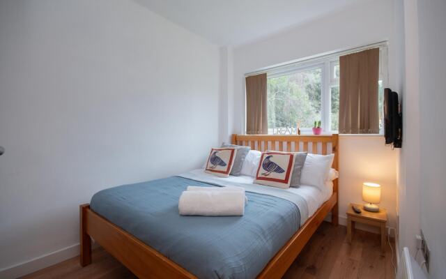 Fairwinds in Poole With 2 Bedrooms and 1 Bathrooms