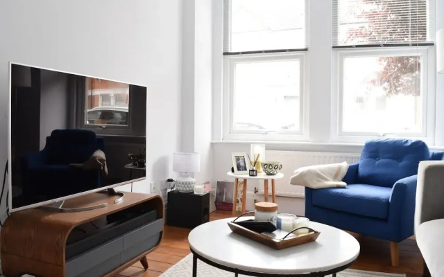 Large 3 Bedroom Family Home in Tooting