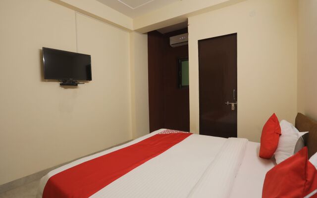 OYO 45288 Hotel 2 Yaars