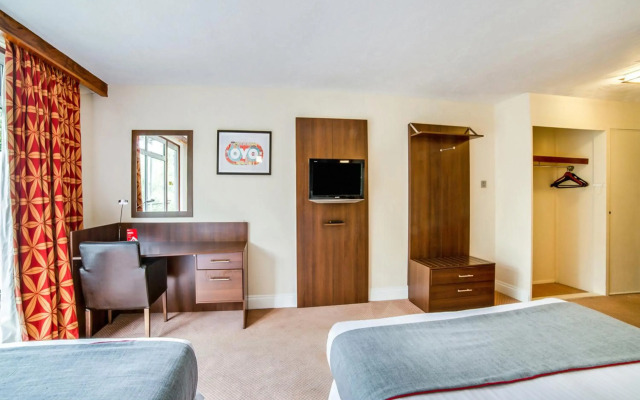 OYO The Bridge House Hotel